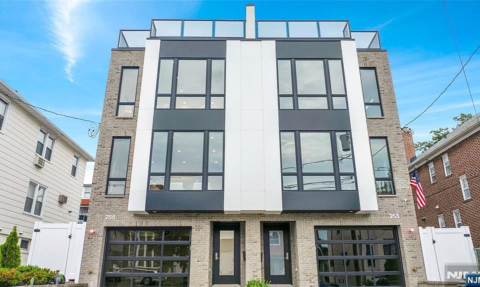 1st image of 255 Morningside Ave