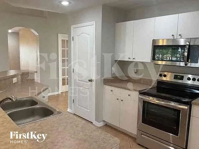 2731 SW 2nd Ln — Photo 7