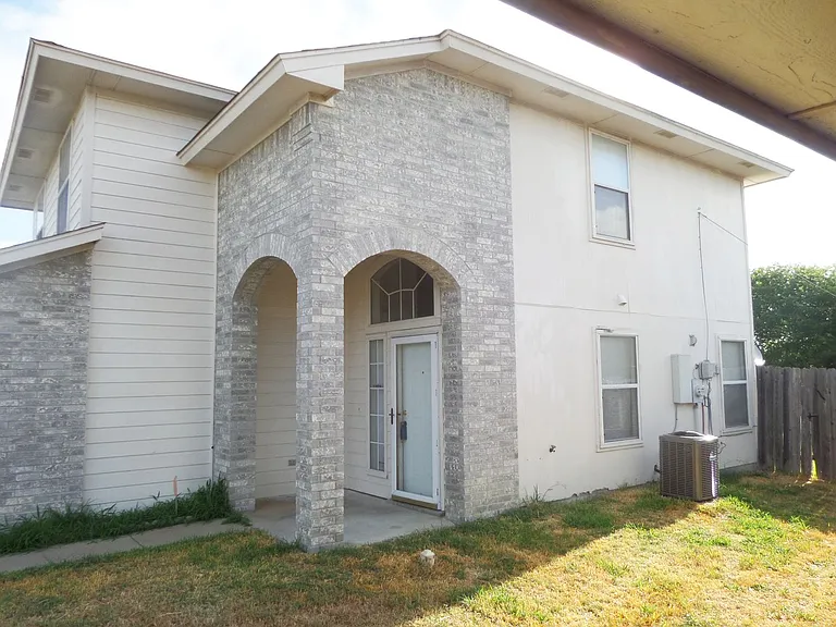 1312 Saddle Dr — Photo 2