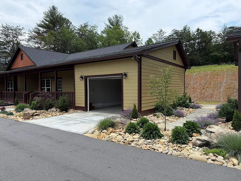 2 bed, 1.5 bath, $2,400 — Photo 4
