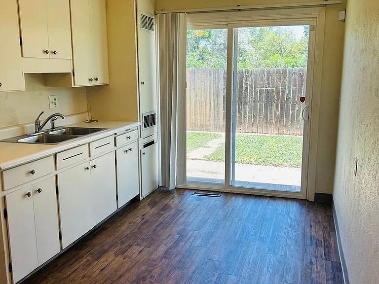 4904 S Iowa Ave — Photo 4
