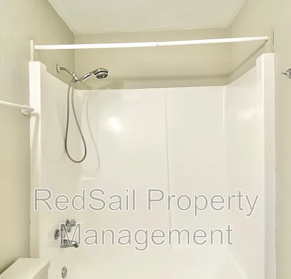1114 Clear Springs Rd — Photo 16