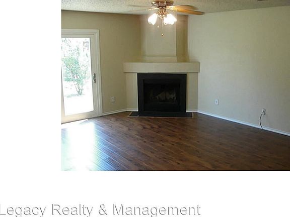 3rd image of 12218 Peachtree Ln
