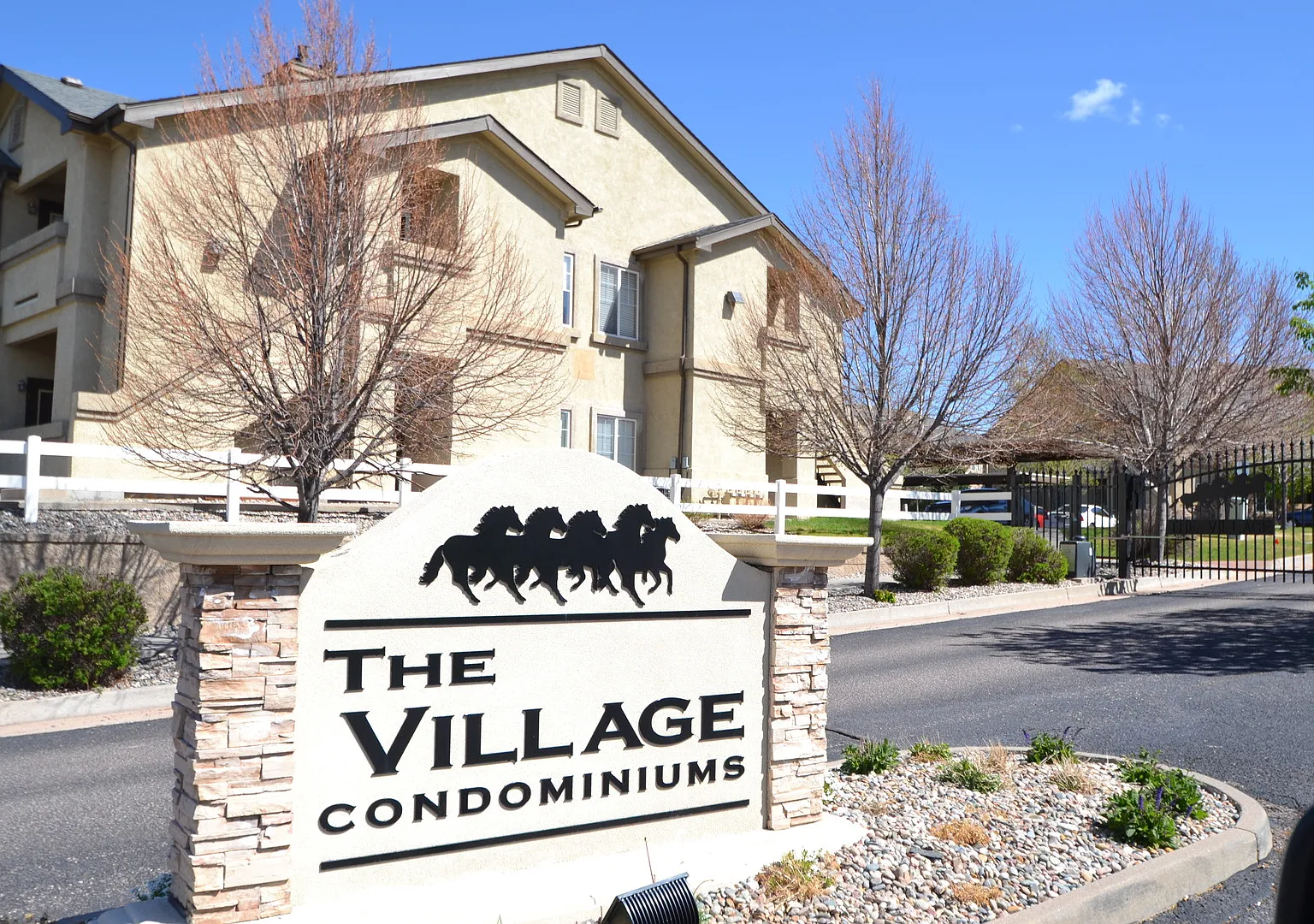 2 bed 2 bath Townhome on Main Level with A/C — Photo 1