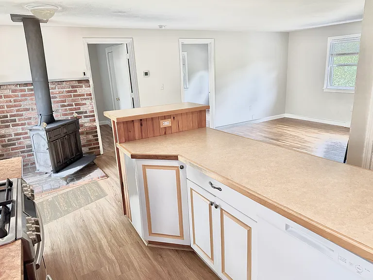 21 Bradford Ave — Photo 8