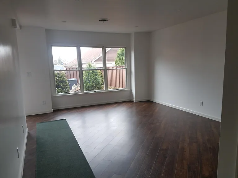 910 Sterling Ct — Photo 13