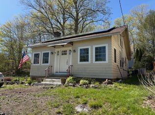 29 Lakeside Rd, Hewitt, NJ 07421