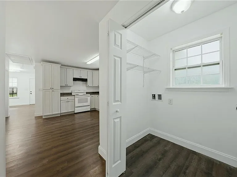 226 Thornton St SW — Photo 11
