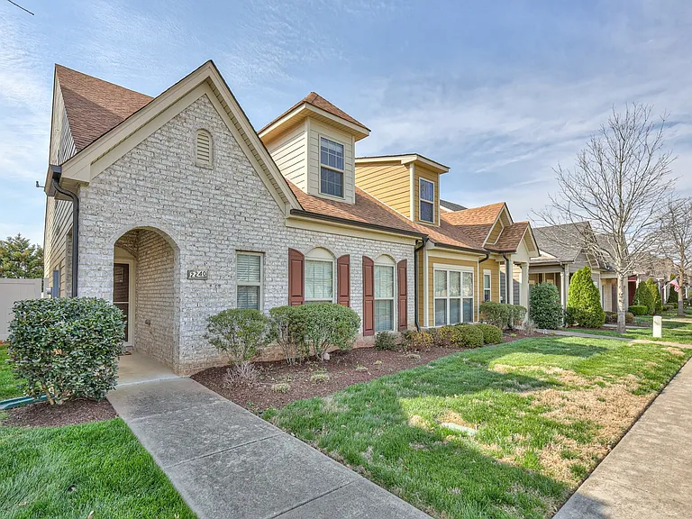 2240 Cason Ln — Photo 2