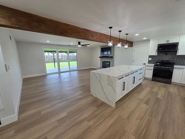920 Coronado Dr — Photo 5