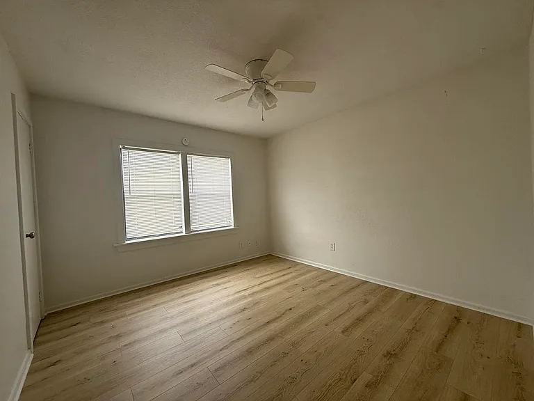 620 W Avenue B — Photo 16