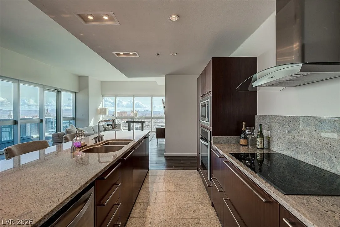 2 bed, 2.0 bath, 1652 sqft, $5,000 — Photo 2