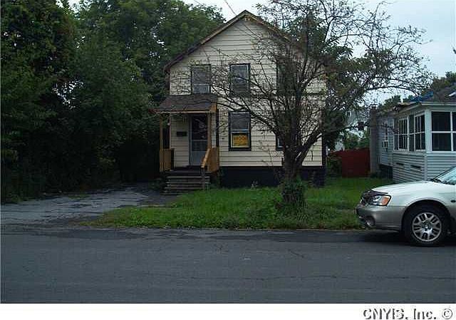 2nd image of 137 Hoefler St