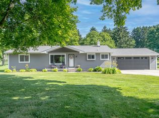 6074 Waldon Rd, Clarkston, MI 48346