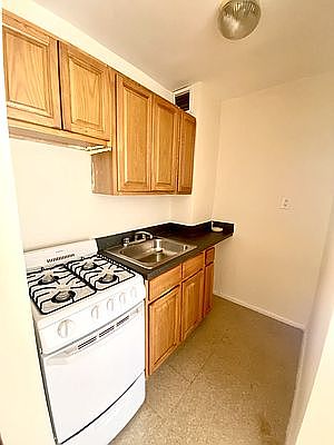 3rd image of 75-10 Woodside Ave #L3