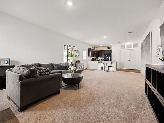 3rd image of 257 Muscovy Dr