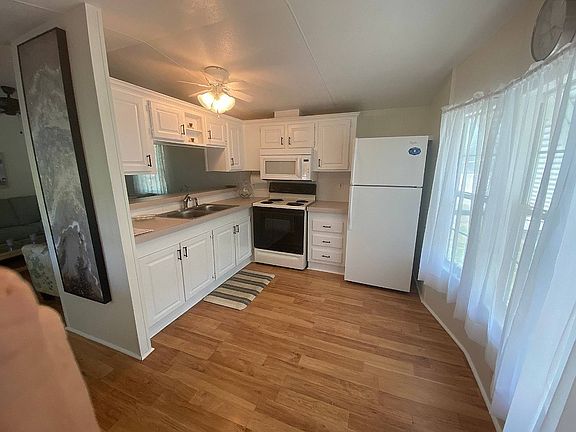 2nd image of 1130 Cypress Dr