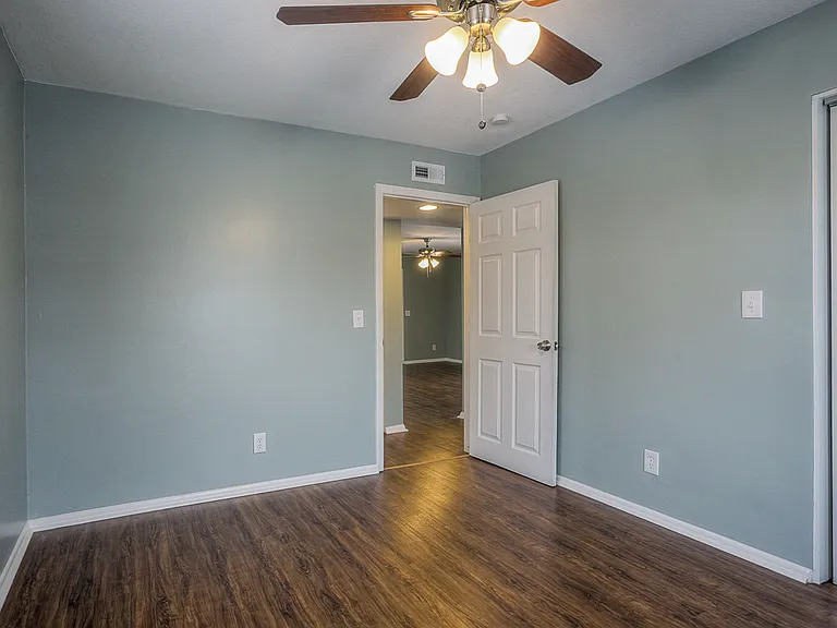 4115 & 4117 Warwick Blvd — Photo 19