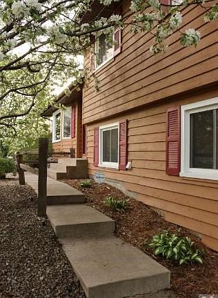 3rd image of 1800 Country View Dr