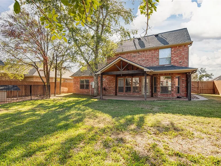 3715 Bridle Ct — Photo 27