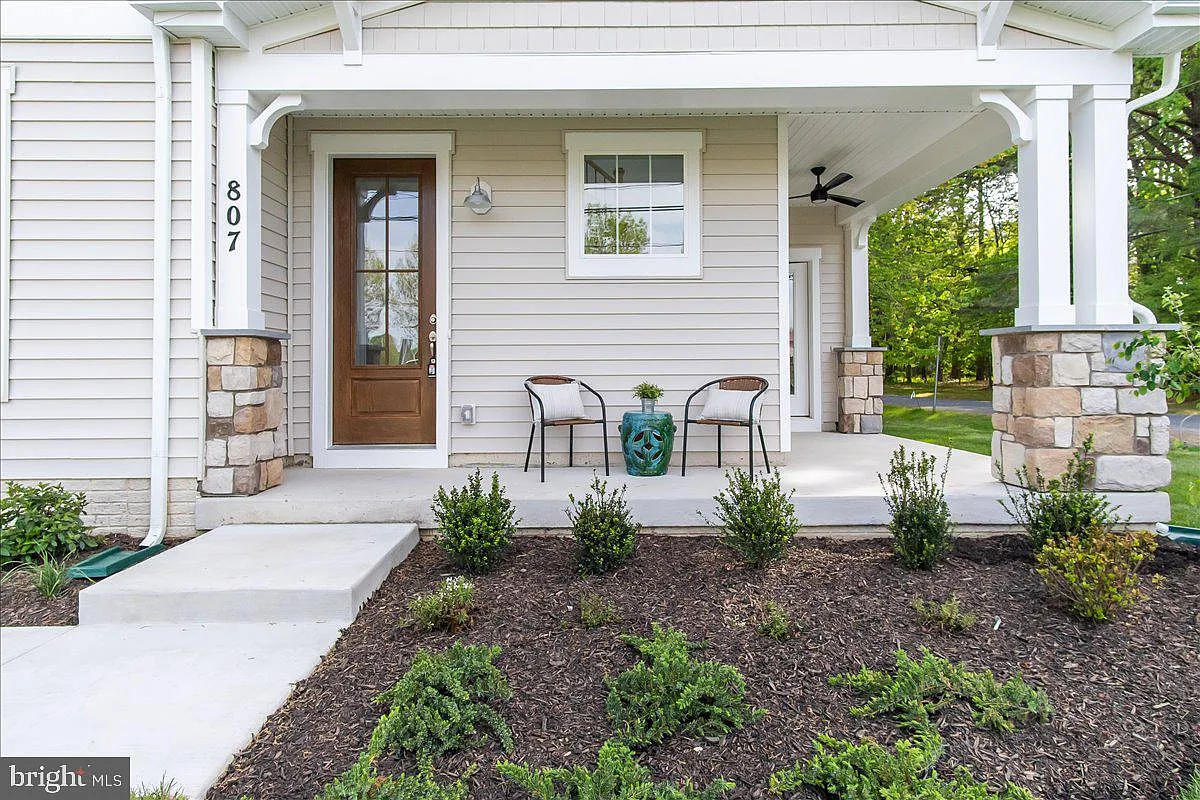 3 bed, 2.5 bath, 2027 sqft, $4,000 — Photo 4