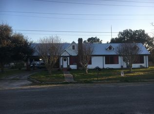 406 E Ymbacion St, Refugio, TX 78377