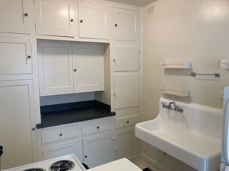 Burgess Apartments — Photo 6