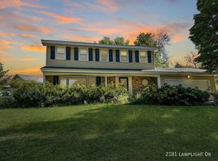 2181 Lamplight Dr, Woodbury, MN 55125