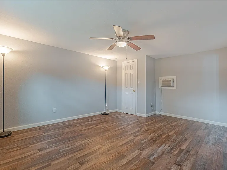 4206 Walker St #B — Photo 6