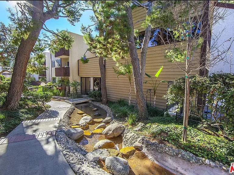 5950 Canterbury Dr #C214 — Photo 21