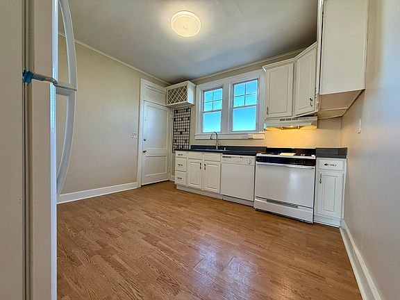 5th image of 1825 Roanoke Ave APT 8