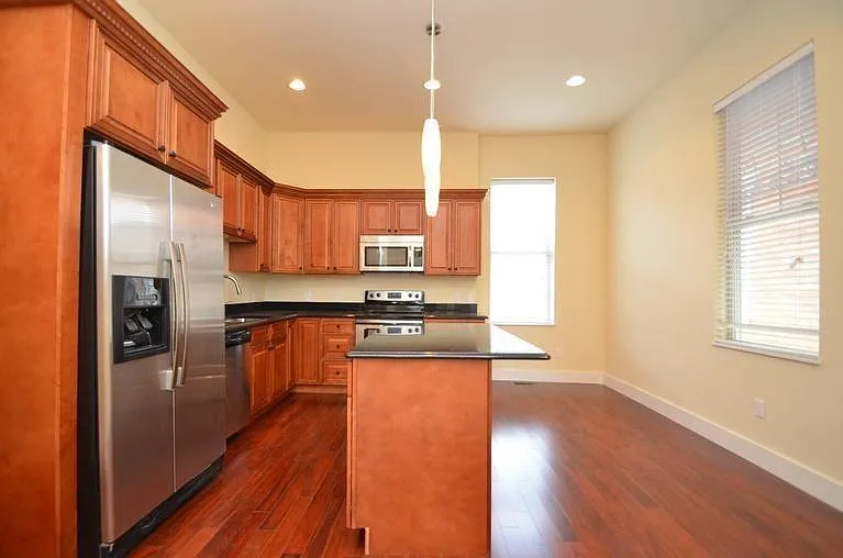 4 bed, 3.5 bath, 2600 sqft, $3,398 — Photo 2
