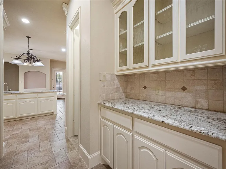 10941 Yorkshire Ln — Photo 14