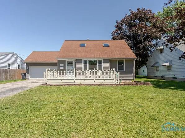 1038 Scott St, Maumee, OH 43537