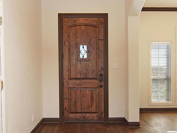 5th image of 118 Oakwood Creek Ln