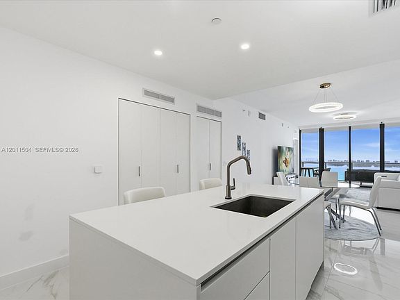 5th image of 700 NE 24th St Unit 4606