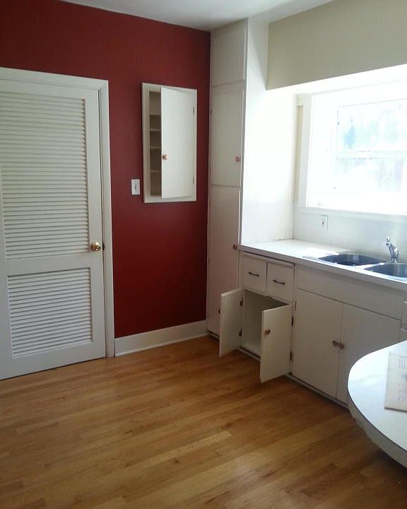 2nd image of 1351 Chestnut St