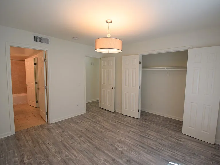 11035 Otsego St — Photo 11
