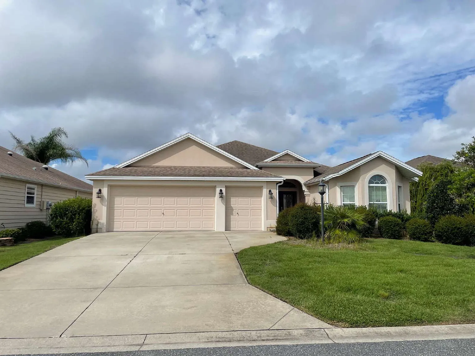 3 bed, 2.0 bath, 1920 sqft, $2,400 — Photo 2
