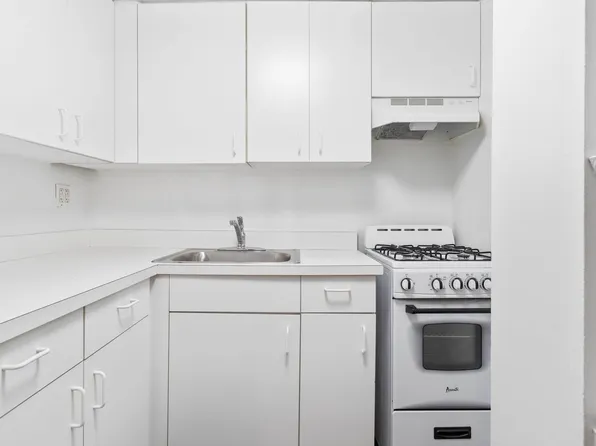 88 Fulton Street image 5 of 9