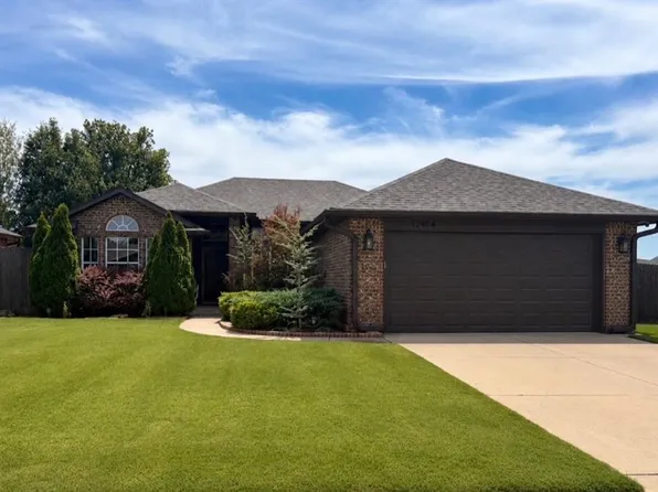 12404 Rockgate Dr, Yukon, OK 73099