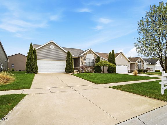 2nd image of 812 Meadowchase Ln