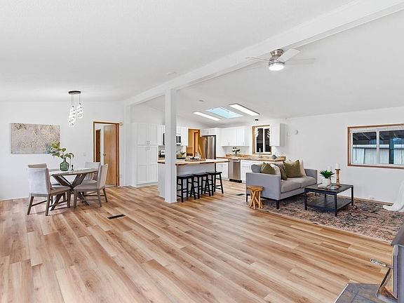 4th image of 3419 E Garrison Ln