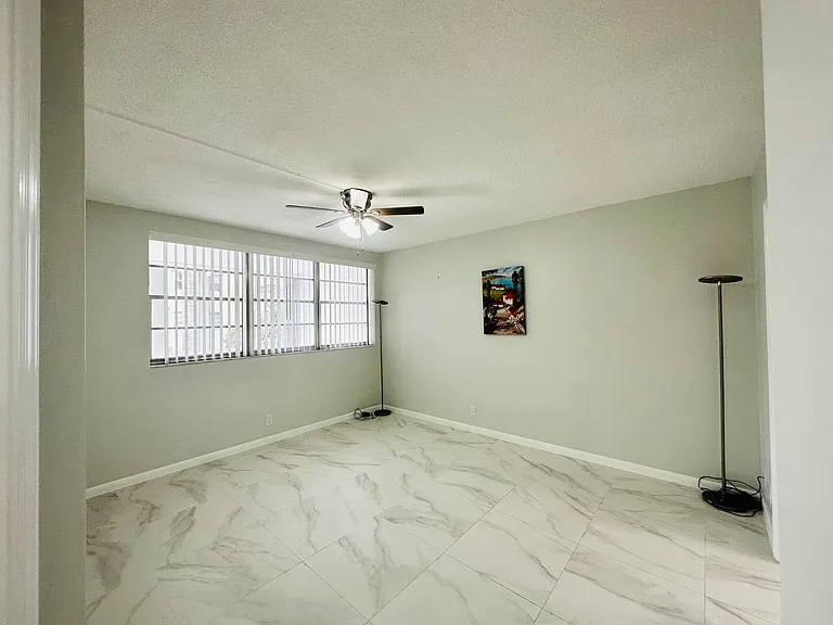 1333 E Hallandale Beach Blvd #302 — Photo 14