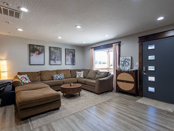2nd image of 206 S Scenic Ave