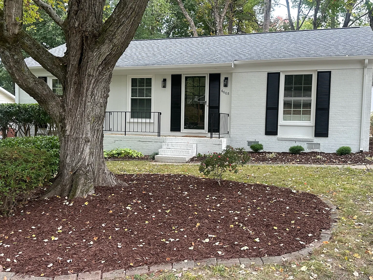 3 bed, 1.5 bath, 1385 sqft, $2,000 — Photo 3