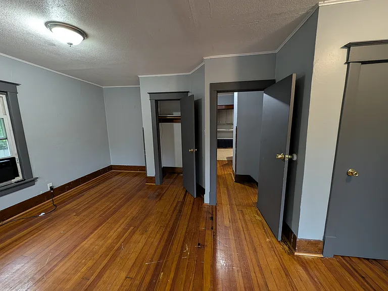 622 W 10th St #2 — Photo 9