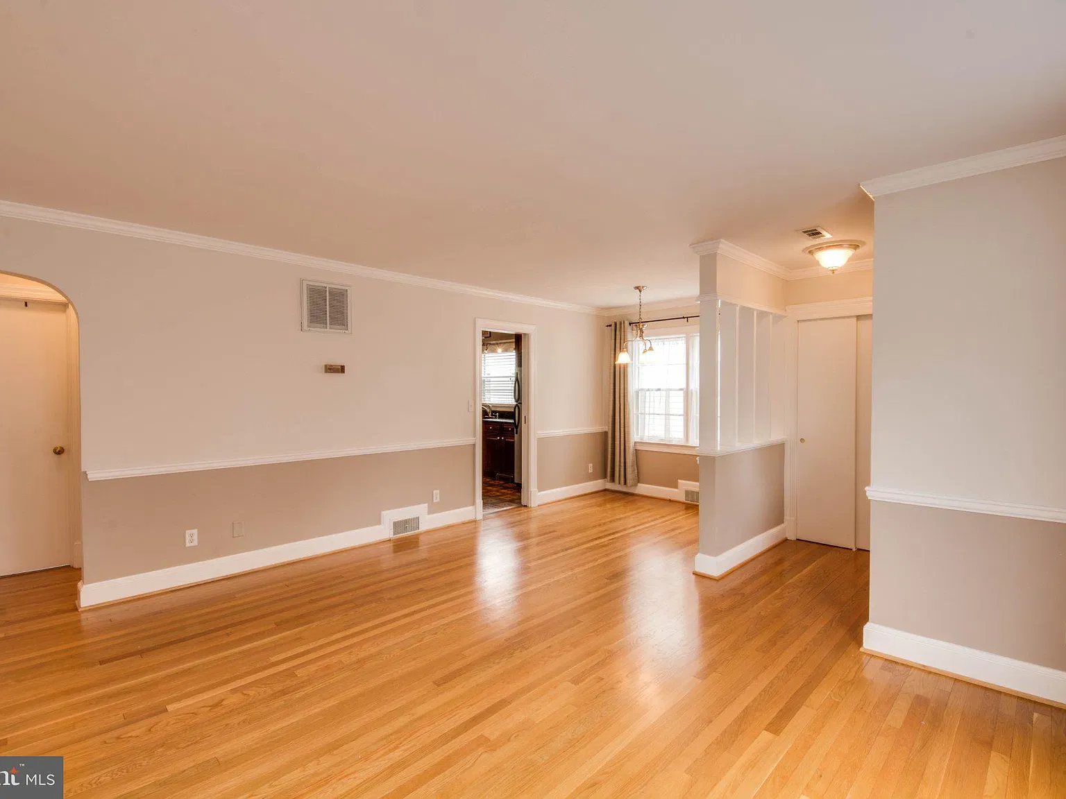 2 bed, 1.0 bath, 947 sqft, $2,000 — Photo 3