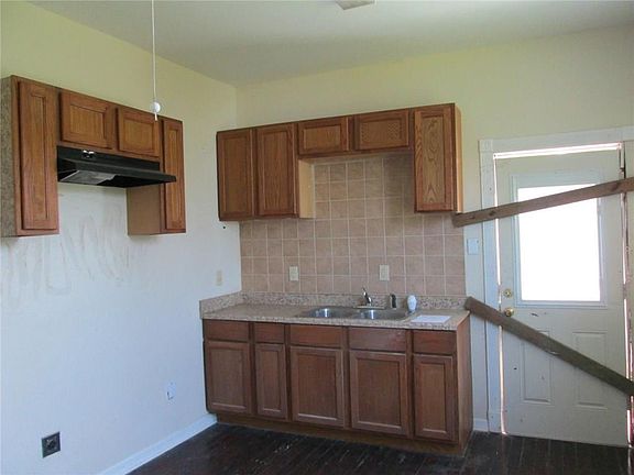 5th image of 2722 Bay St #24