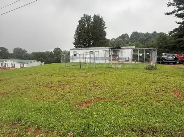 200 Weddle St, Hillsville, VA 24343